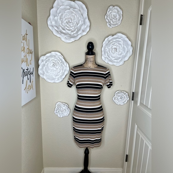 Tommy Hilfiger Black, White & Metallic Gold with Tan Striped Dress Size 2 - Picture 2 of 13